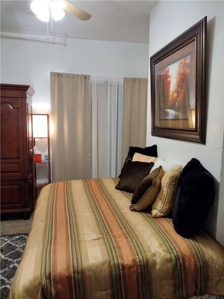 Foto del edificio - 5365 Hillcrest St