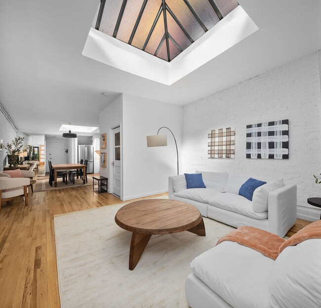 Building Photo - 354 Bowery