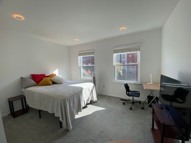 Foto del edificio - 1327 Belmont St NW