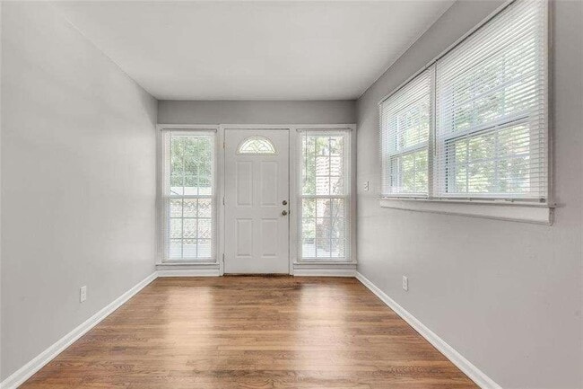 Foto del edificio - 799 Marstevan Dr NE