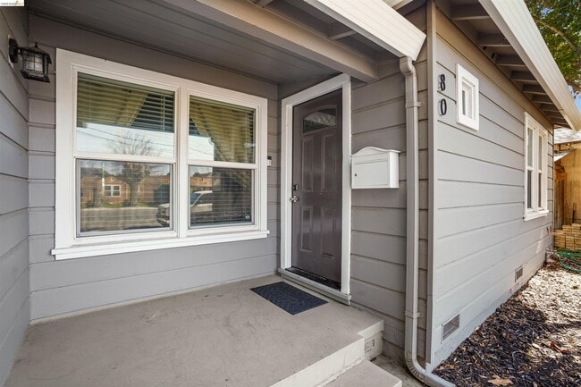 Building Photo - 80 Loma Vista Way