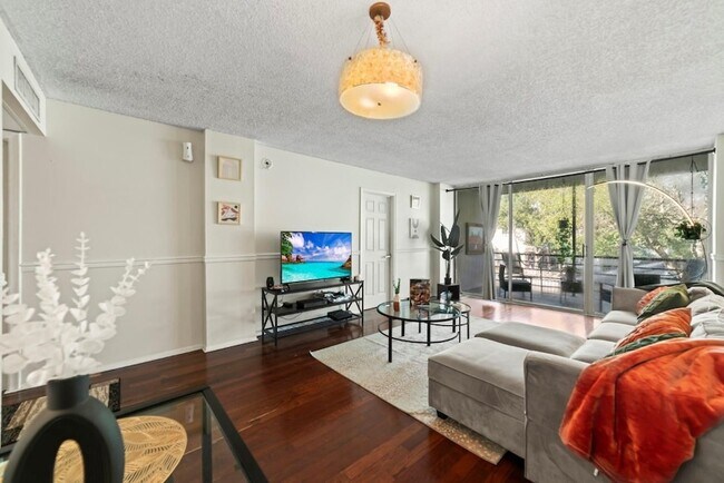 Foto del edificio - 113 Royal Pk Dr