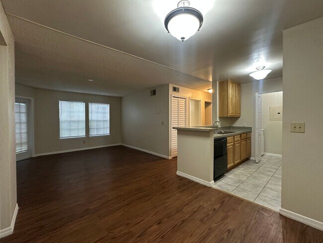 Foto del edificio - 2BD/2BA First Floor Condo with Private Patio!