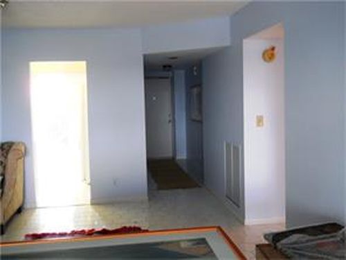 Building Photo - 9101 W Sample Rd