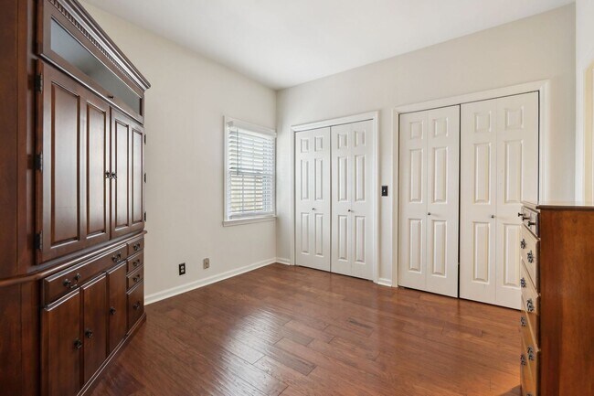 Building Photo - West End Condo