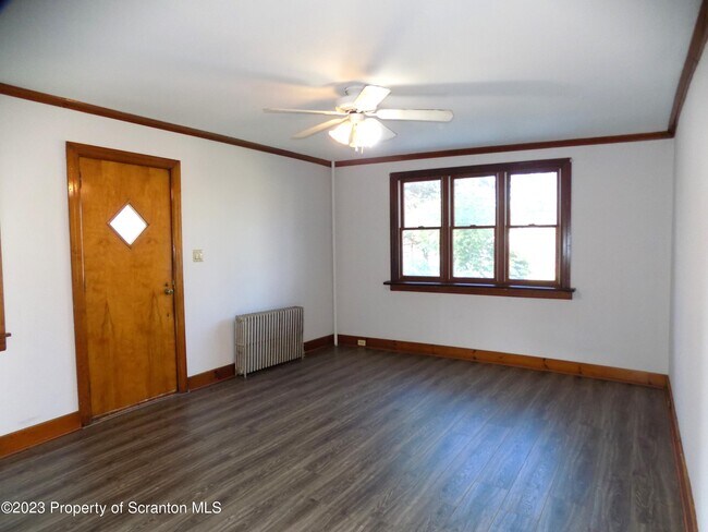 Building Photo - 137 Pine St