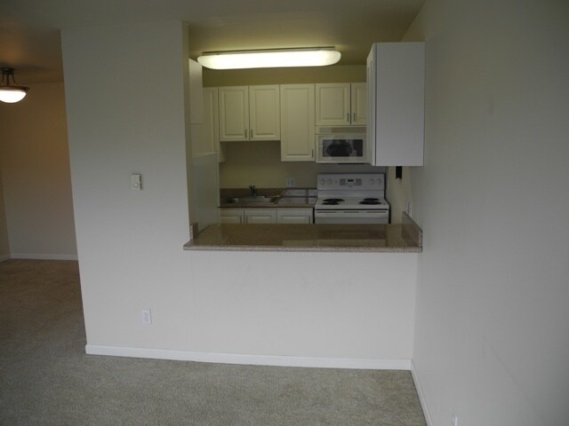 Foto del edificio - 5210 Russell Ave NW