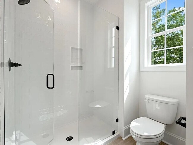 Building Photo - 711 N Main St