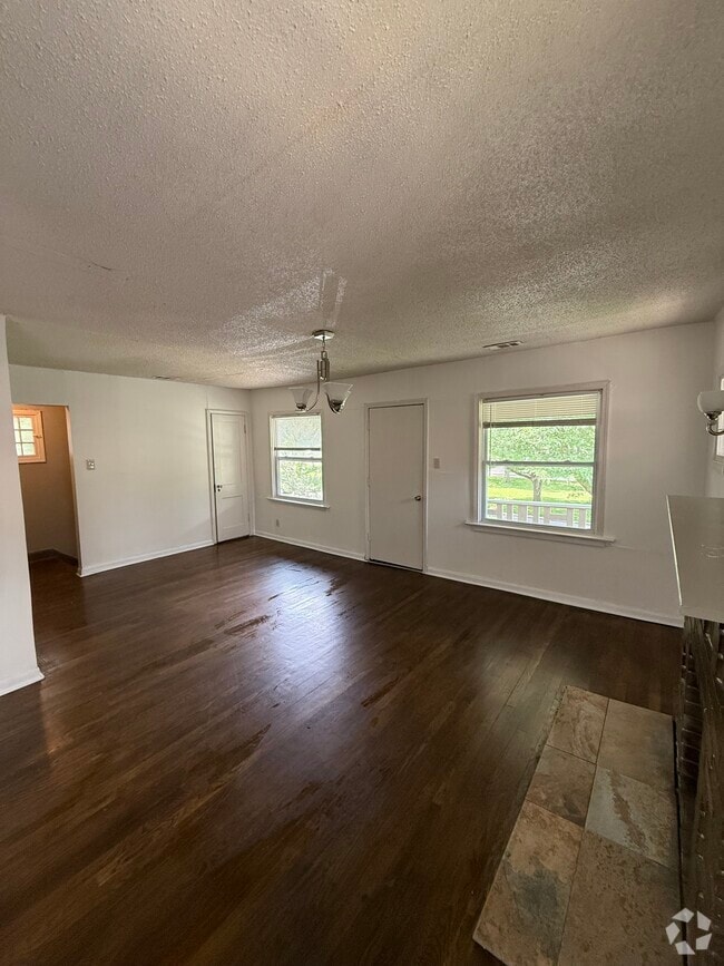 Building Photo - 5121 Paseo Blvd