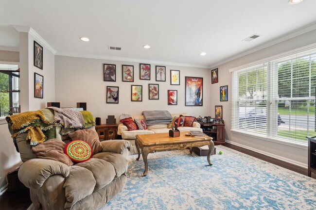Building Photo - Say hello to your dream Colonial in the he...