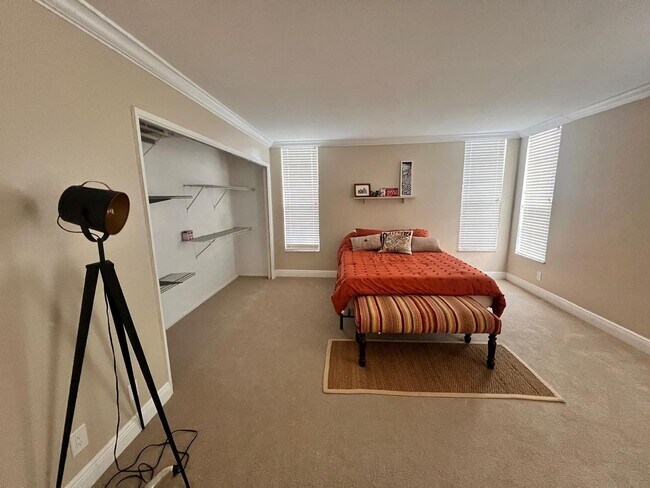 Foto del edificio - 605 Oaks Dr