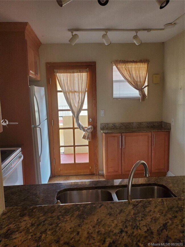 Building Photo - 410 NW 68th Ave