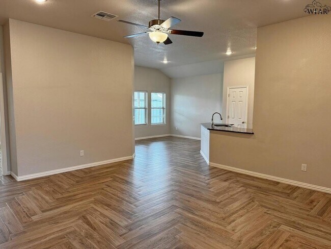 Foto del edificio - 301 Mariners Wy