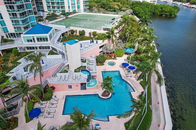 Foto del edificio - 3370 NE 190th St