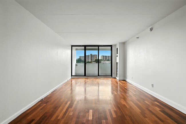 Foto del edificio - 5911 Edsall Rd