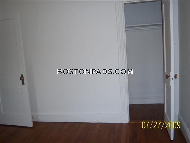 Building Photo - 231-235 Park Dr