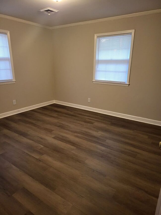 Building Photo - Apartment Close to Downtown Albemarle