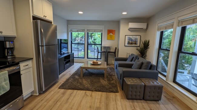 Living room - 3675 SE 13th Ave