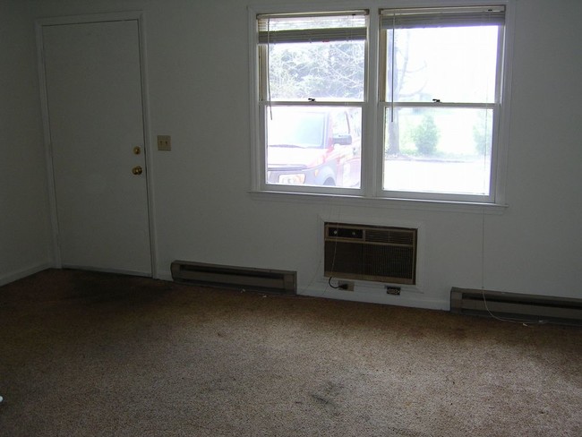 Building Photo - 1027 Chicago Ave Apt. 7 B