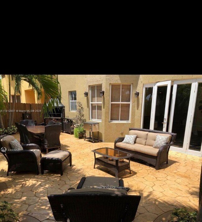 Foto del edificio - 4841 NW 107th Ct