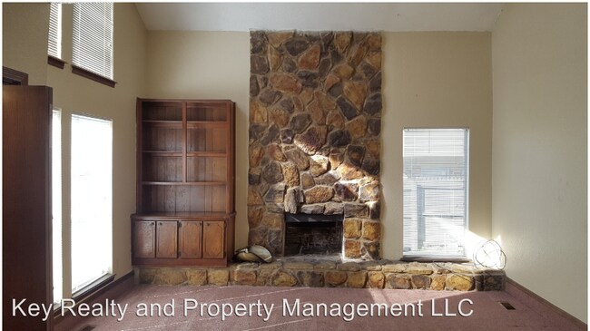 Building Photo - 6700 Crestmont Dr