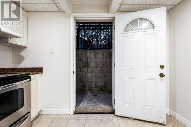 Building Photo - 63 Croteau Crescent