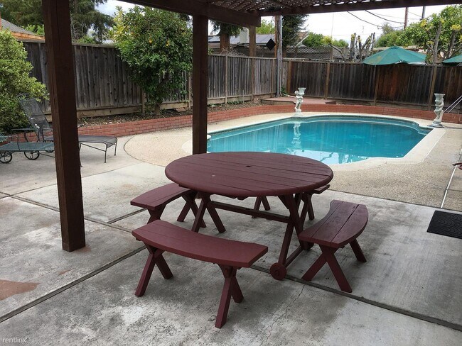 Building Photo - 5621 Judith St