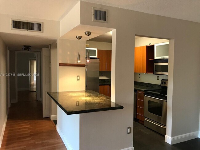 Foto del edificio - 10431 N Kendall Dr