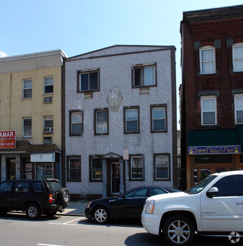 Building Photo - 382 Market St