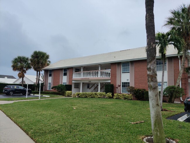 Building Photo - 2 BR 1.5 BA   Cozy Condo  N. Palm Beach