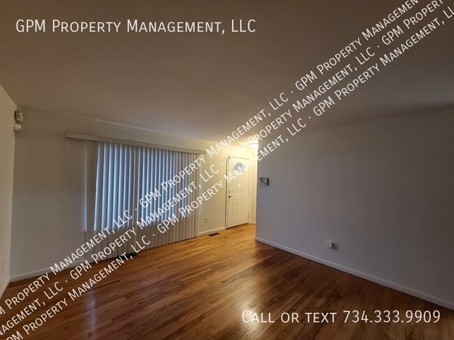 Building Photo - 8975 Nottingham Dr