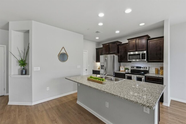 Building Photo - 516 E Slaughter Ln