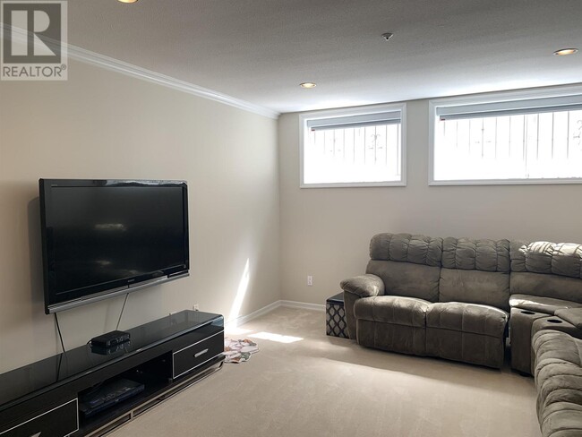 Photo du bâtiment - 178 W 37th Ave