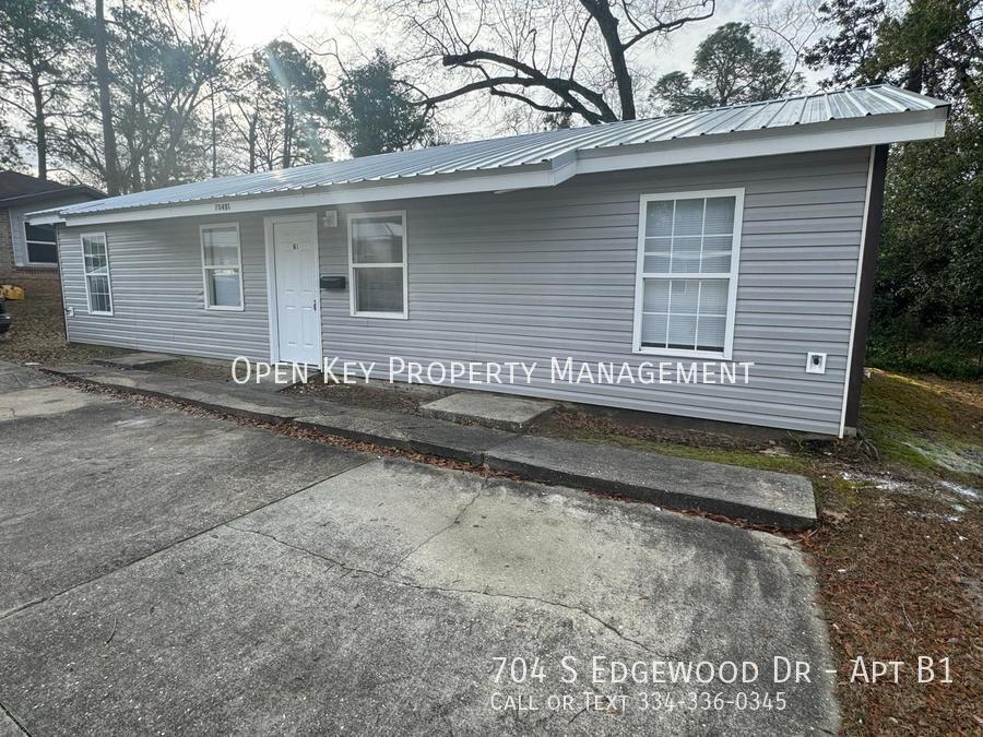 Primary Photo - 704 S Edgewood Dr