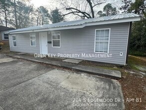 Building Photo - 704 S Edgewood Dr