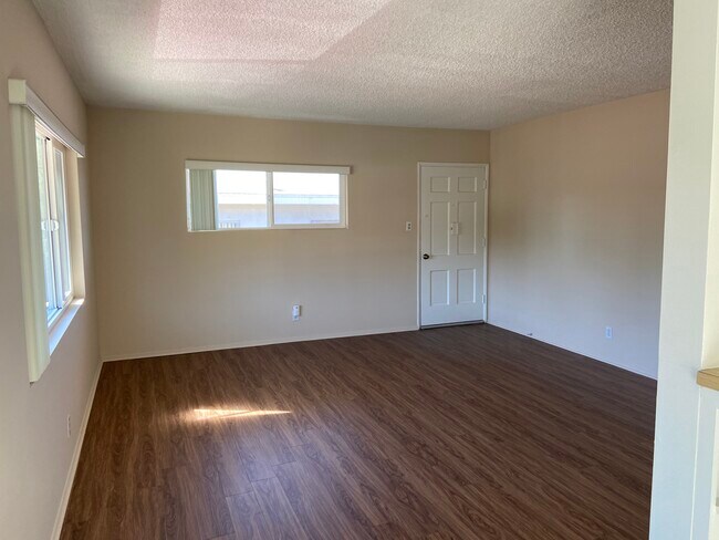 Sala de estar - 322 Cornell Dr