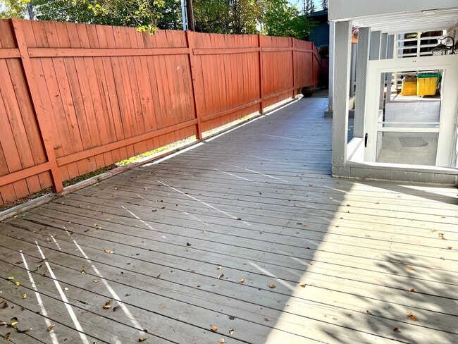 Foto del edificio - Downtown Furnished Two Bed Unit in Duplex-...