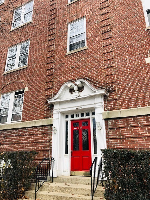 Building Photo - 205 Mt Auburn St
