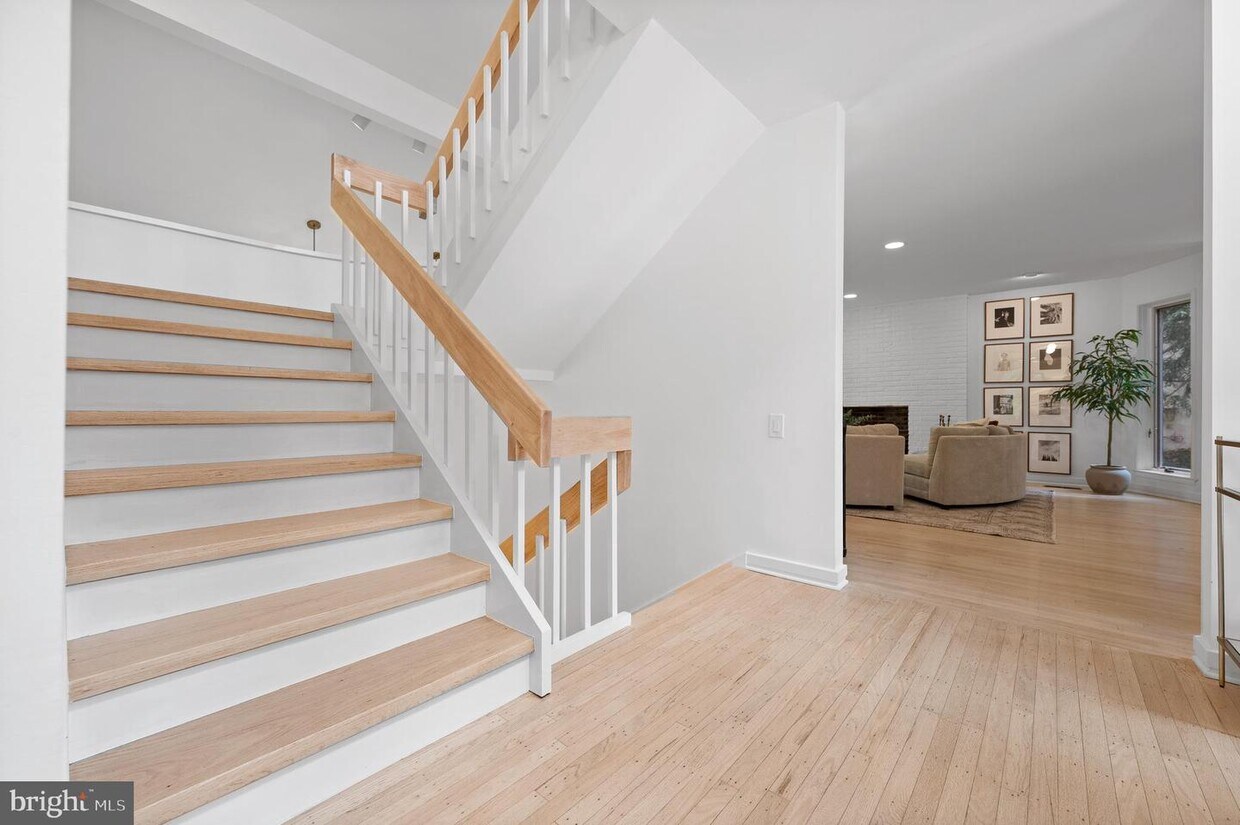 Primary Photo - 309 Valley Pl