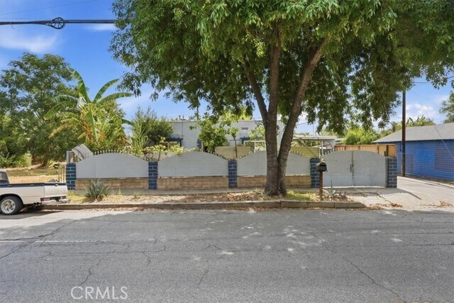 Foto del edificio - 1707 N Arrowhead Ave