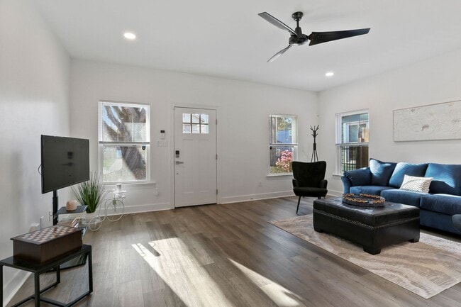 Foto del edificio - 415 Bedford Dr