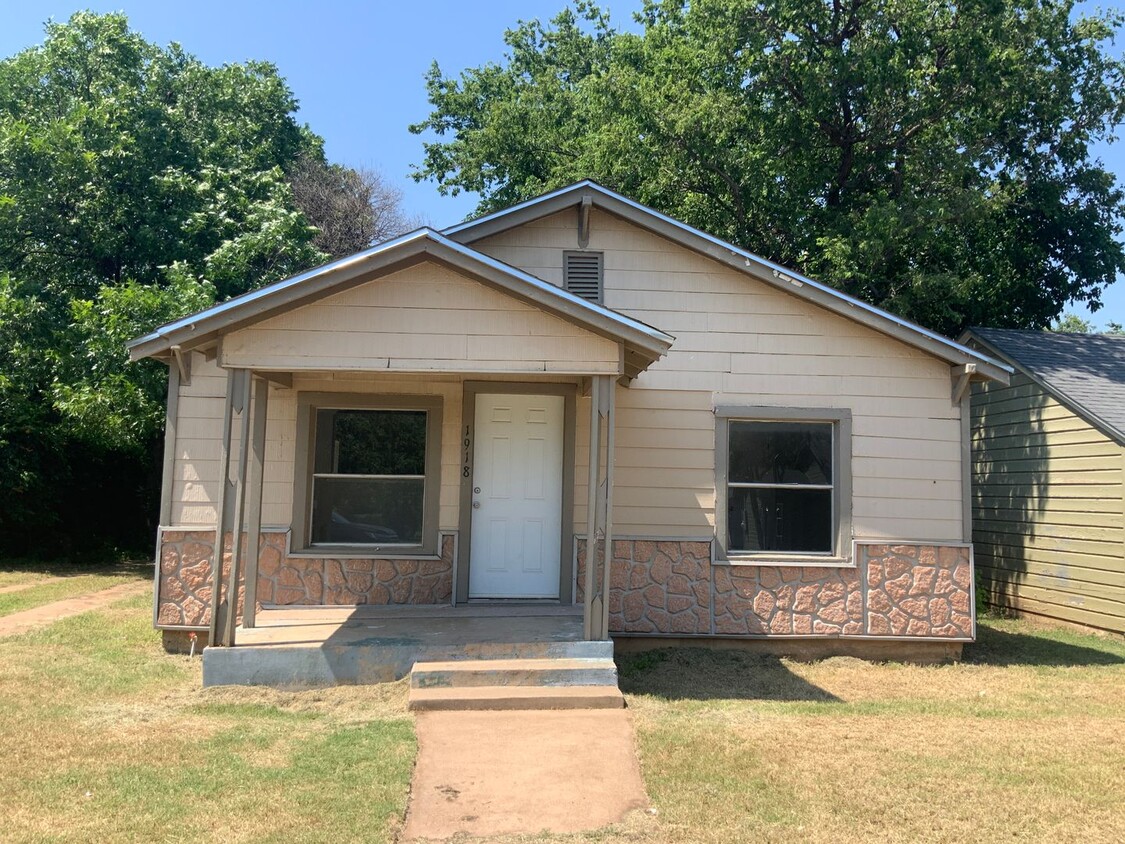 Primary Photo - 3 Bedroom 2 Bathroom