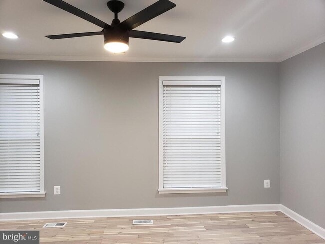 Foto del edificio - 2510 S Walter Reed Dr