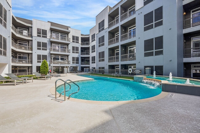 Building Photo - Aston Post Oak