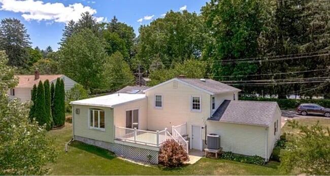 Building Photo - 49 Stannard Ave