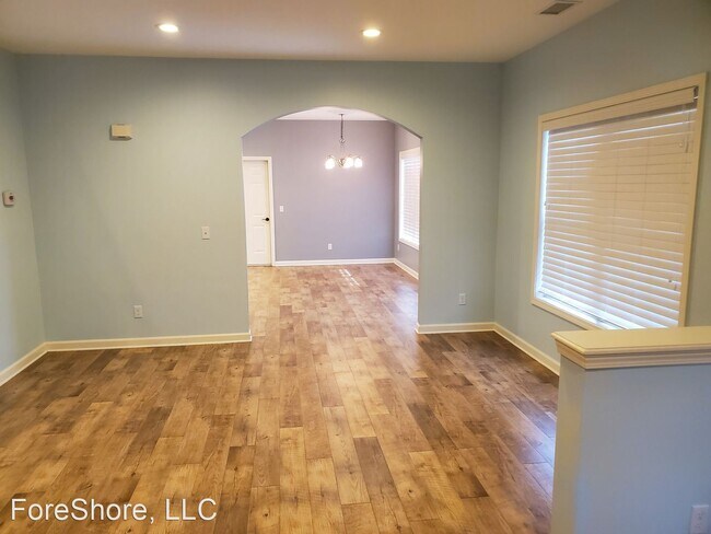 Building Photo - 3 br, 2.5 bath House - 3 Regent Ave.