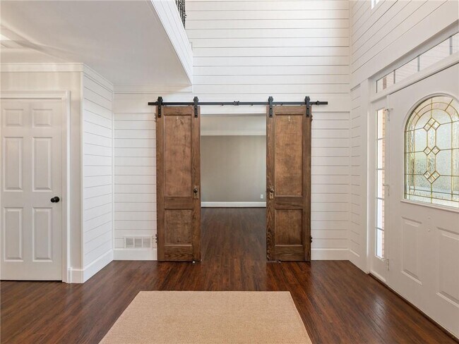 Building Photo - 3965 Hamilton View Way NE