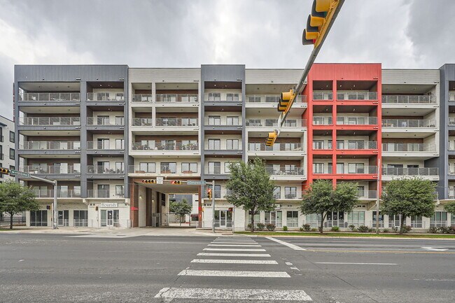 Foto del edificio - 4361 S Congress Ave