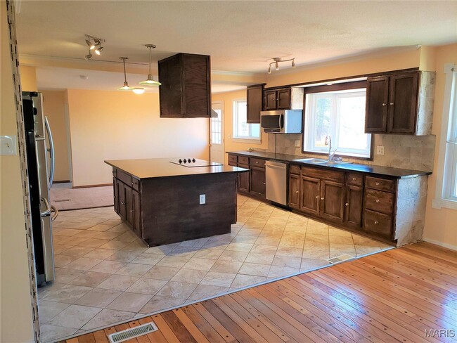 Building Photo - 803 Clayworth Dr