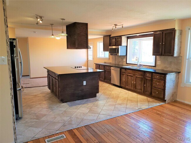 Foto del edificio - 803 Clayworth Dr